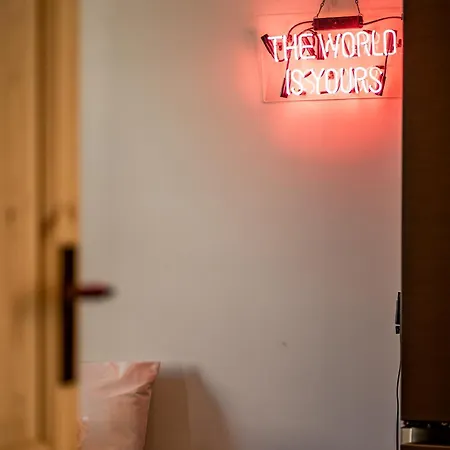 Groepswoning 5 Slaapkamers 2 Badkamers 3 Toiletten *
