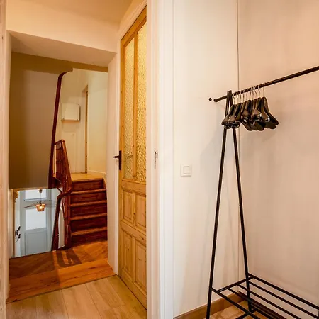 House With 5 Bedrooms - Ideal For Families & Groups Nyaraló