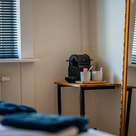 Groepswoning 5 Slaapkamers 2 Badkamers 3 Toiletten * Oostende