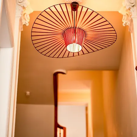 House With 5 Bedrooms - Ideal For Families & Groups *