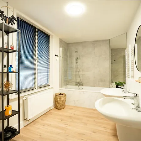 Groepswoning 5 Slaapkamers 2 Badkamers 3 Toiletten Vakantiehuis *