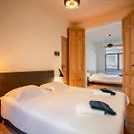 펜션 House With 5 Bedrooms - Ideal For Families & Groups