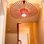 House With 5 Bedrooms - Ideal For Families & Groups *