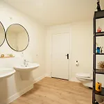 펜션 House With 5 Bedrooms - Ideal For Families & Groups 오스텐드